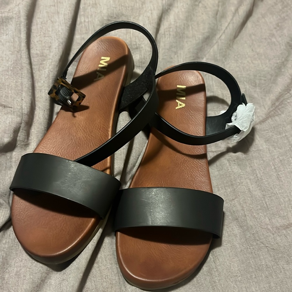 Mia Sandals. Size 9. Brand New!